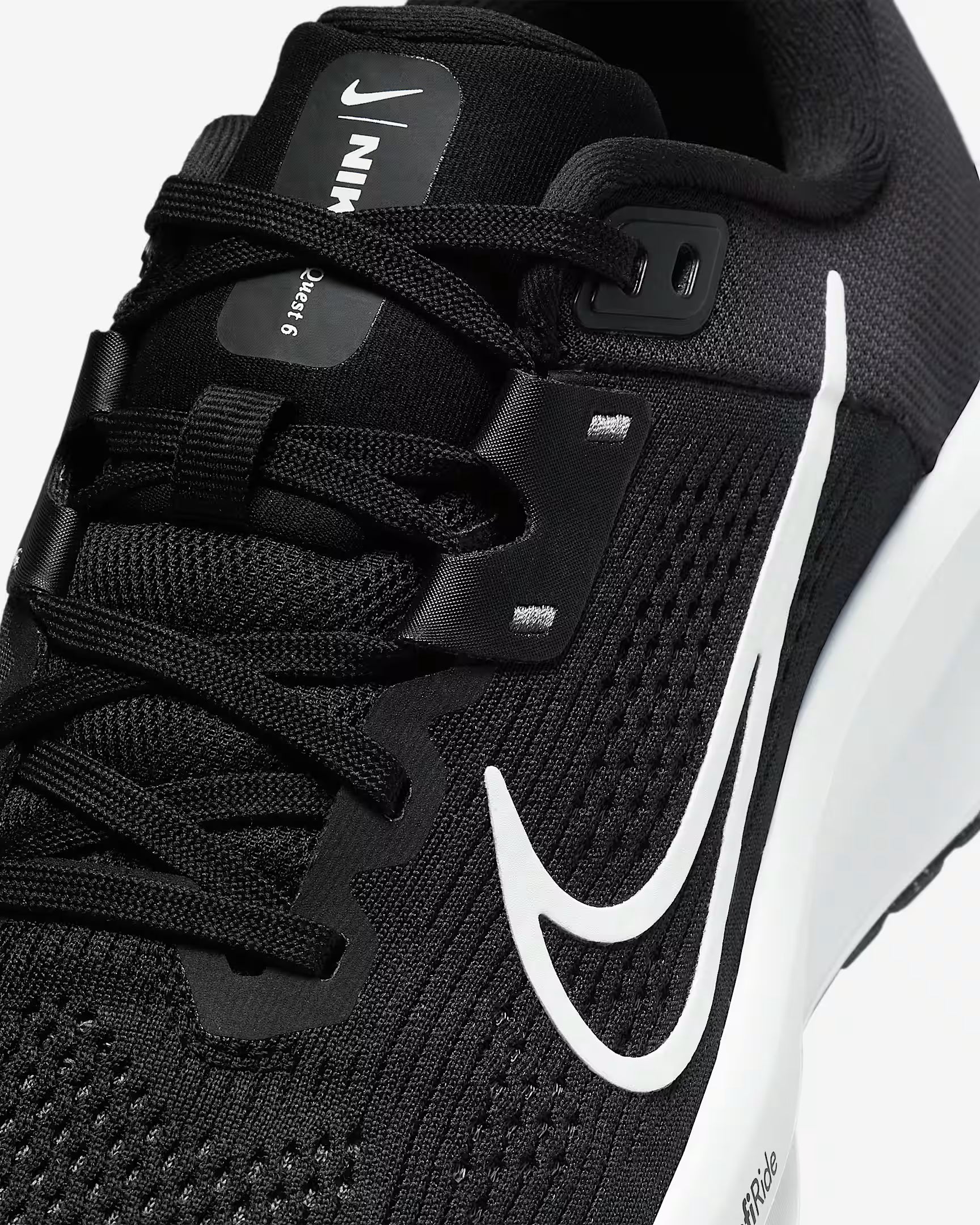 Nike Quest 6